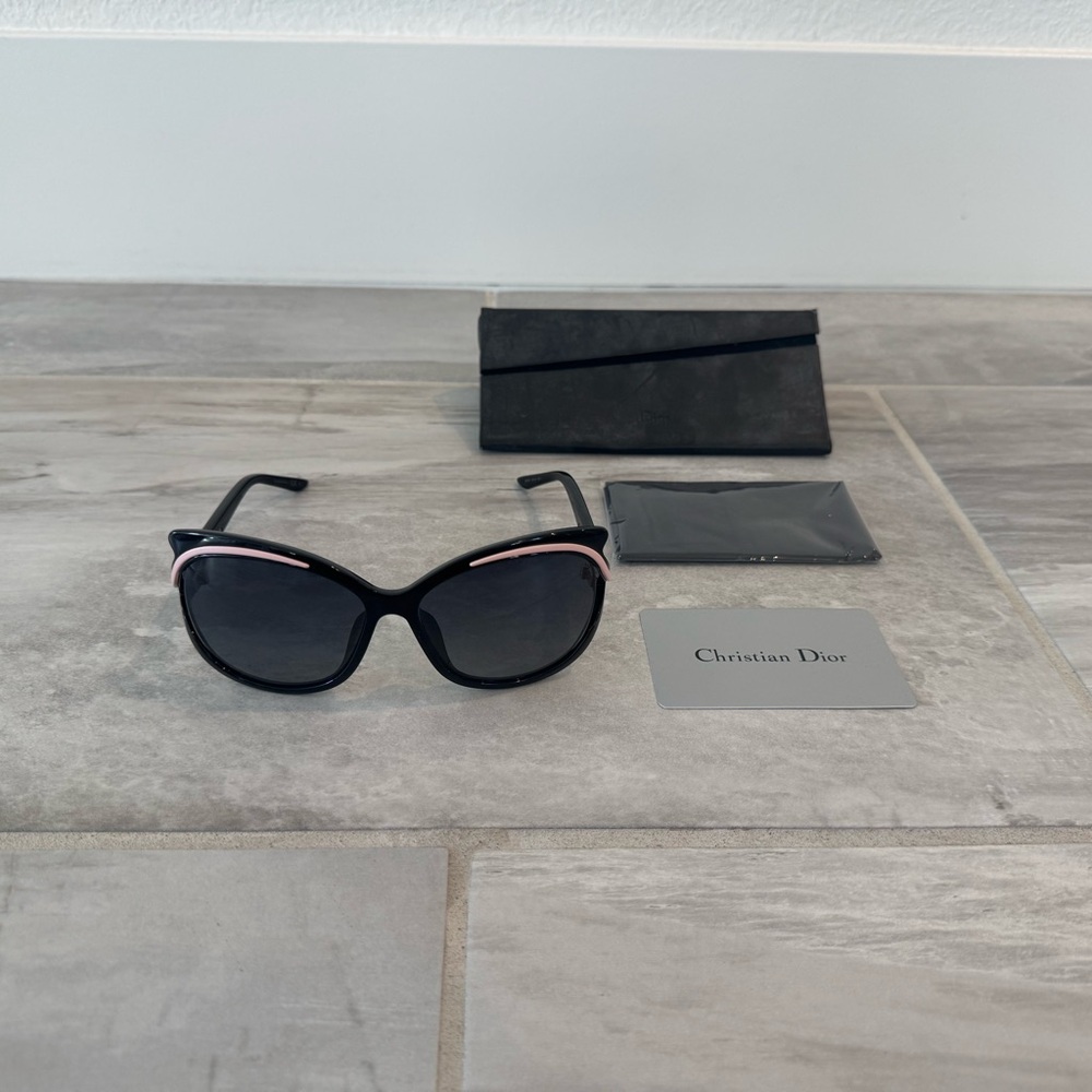 Dior Elegant Black and Pink Cat-Eye Sunglasses